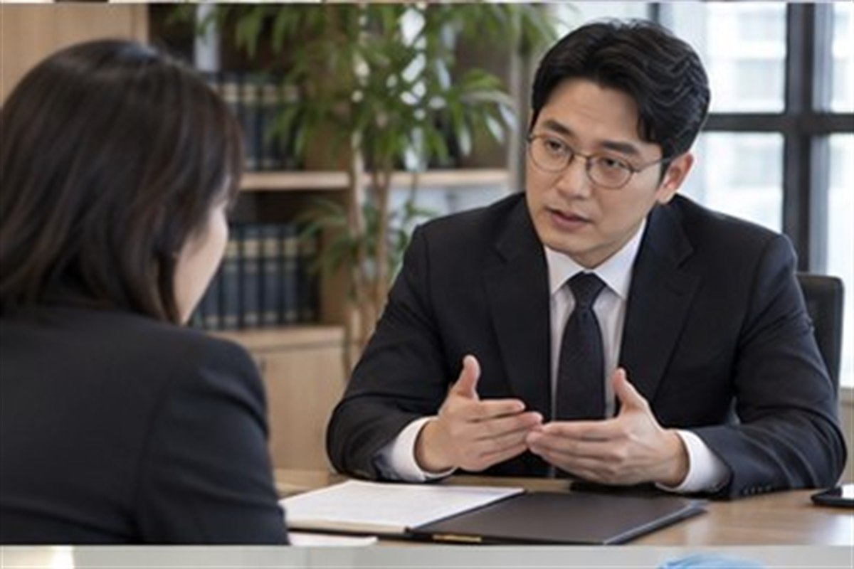 재판상이혼 사유 절차를 상담하는 한국인 신청인과 법률 전문가