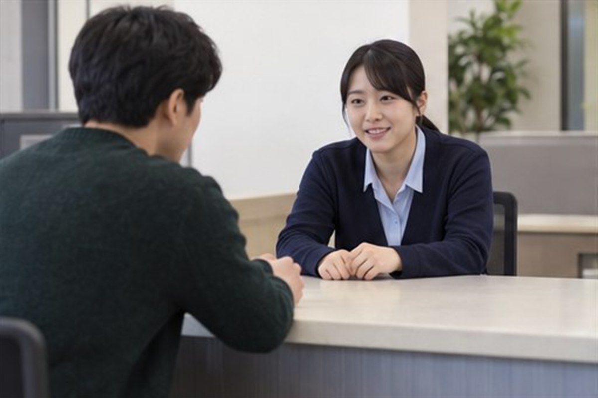 전입신고 확정일자 차이 절차를 상담하는 한국인 신청인과 전문 상담자