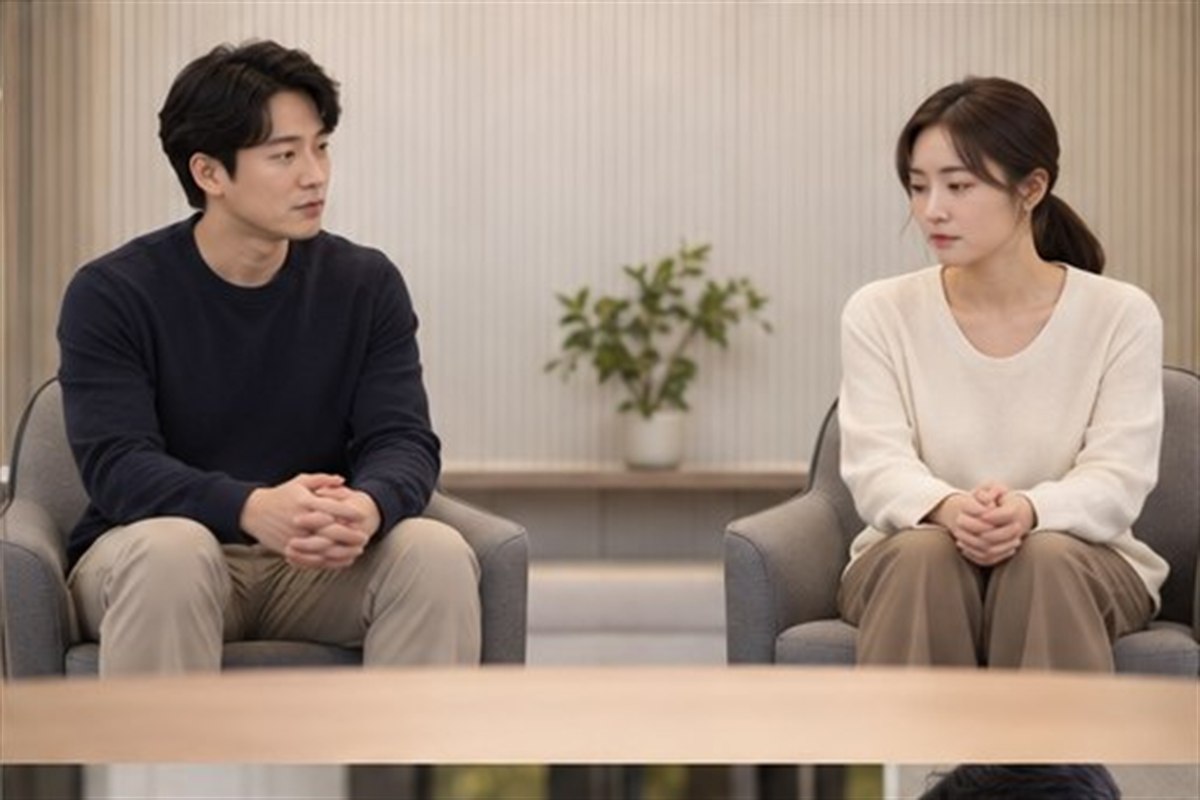 양육비 변경심판 관련 사실관계와 준비사항을 차분히 확인하는 장면