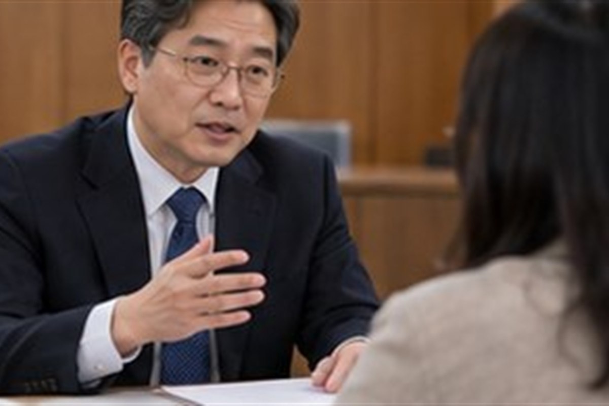 급여압류 비용 검사 또는 절차 준비 장면