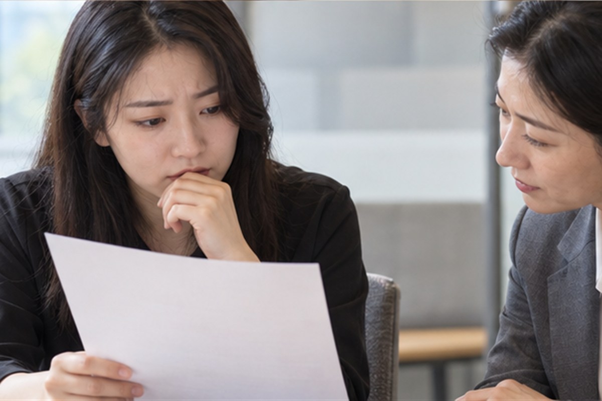 직장내괴롭힘 노무사 비용, 신청기한과 증거 준비부터 확인하세요 3 직장내괴롭힘 노무사 비용 결정 전 조건을 비교하는 장면