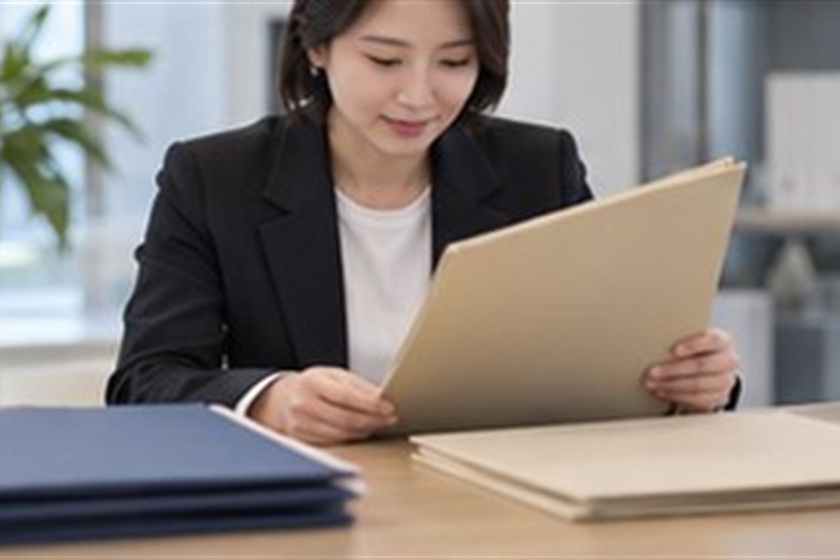 기업부설연구소 설립 비용, 직접 신고와 대행비를 구분하세요 3 기업부설연구소 설립 비용 결정 전 준비 항목을 점검하는 장면